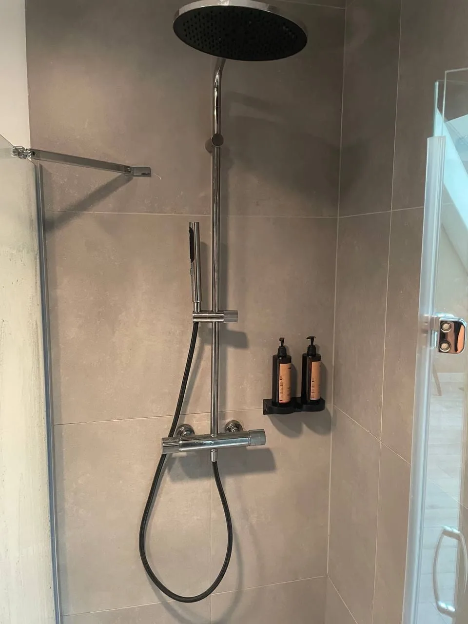 Prysznic walk-in z baterią termostatyczną — DobryHydraulik Białystok
