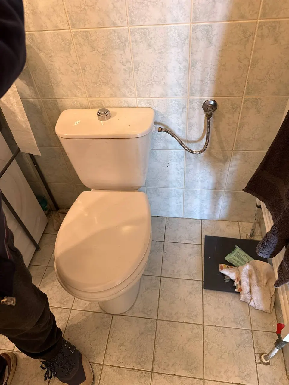 Kompakt WC na płytkach beżowych — DobryHydraulik Białystok