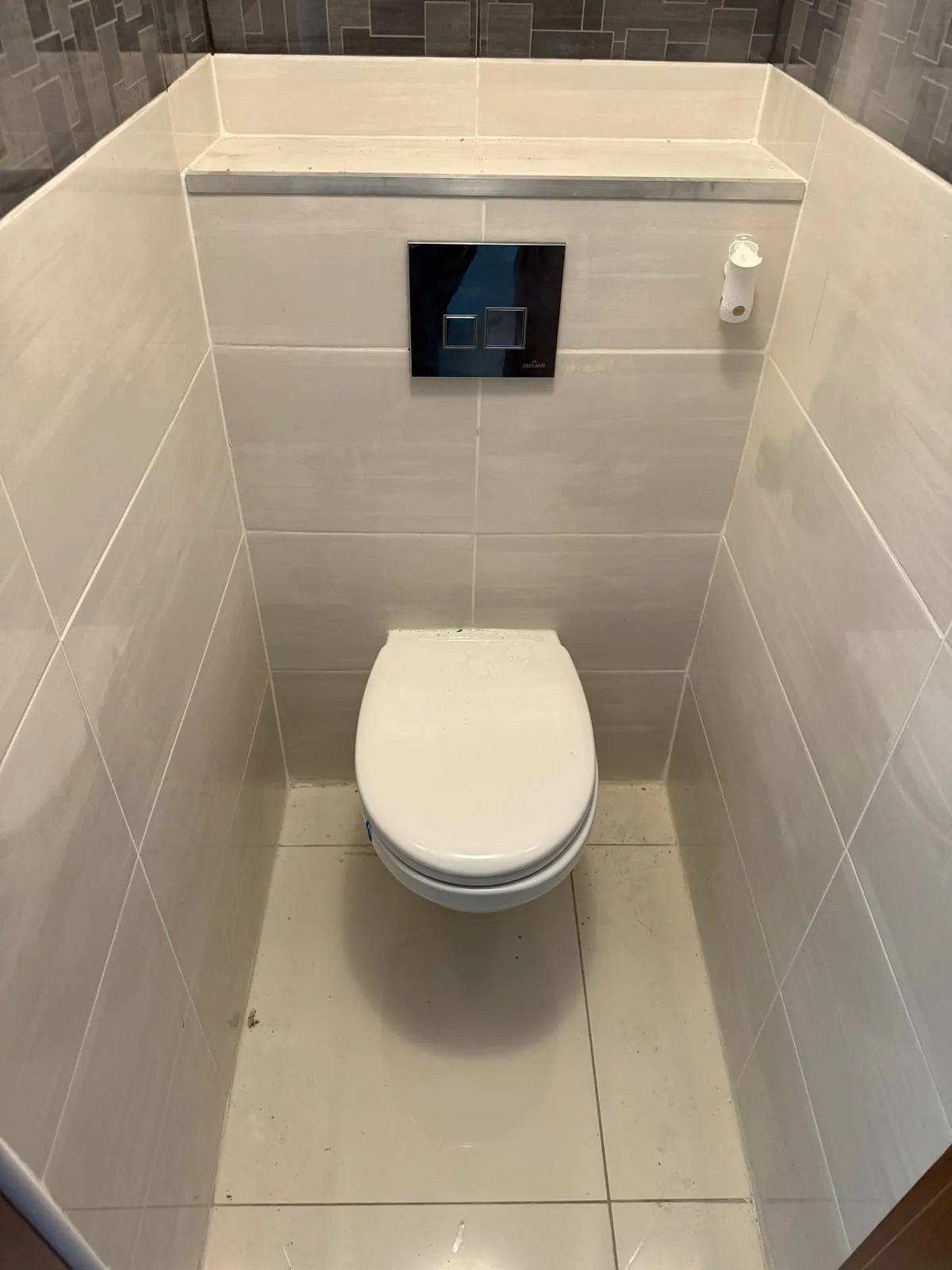 WC podwieszane z czarnym przyciskiem — DobryHydraulik Białystok